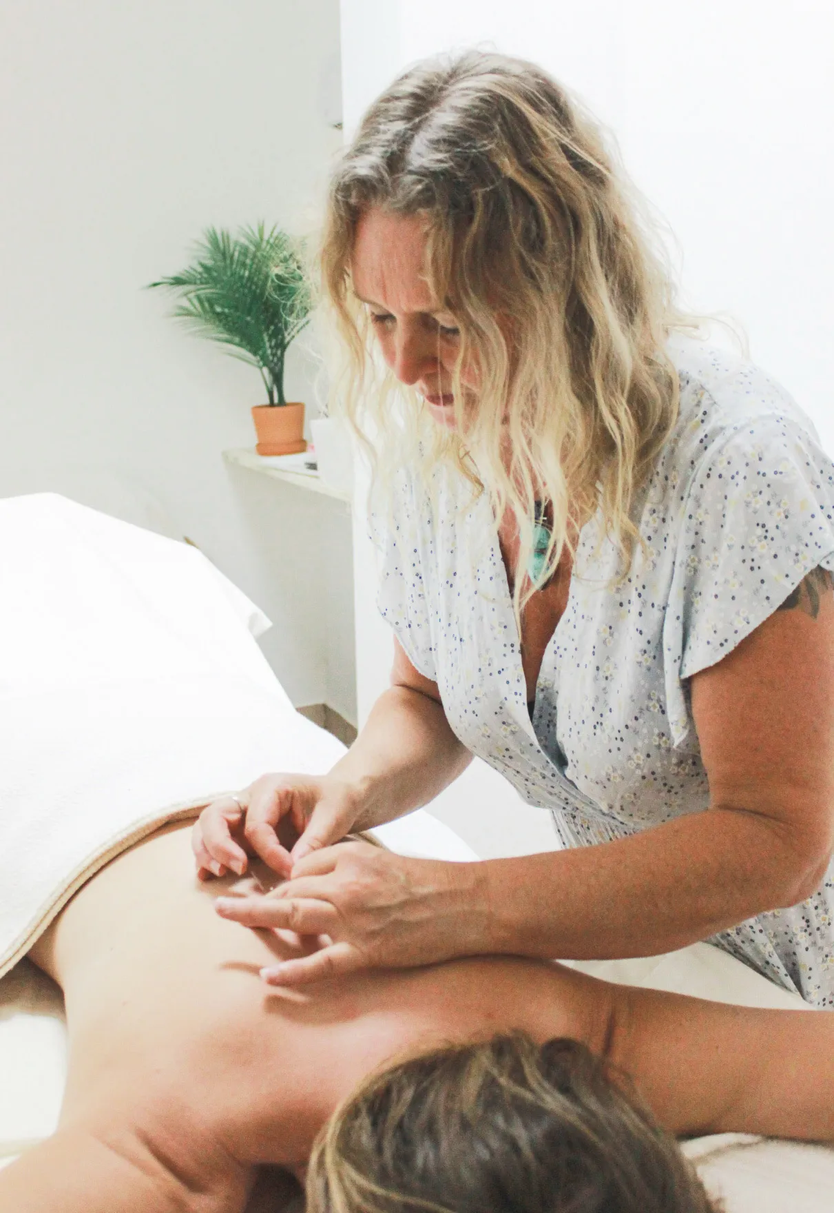 Acupuncture needles and treatment setup